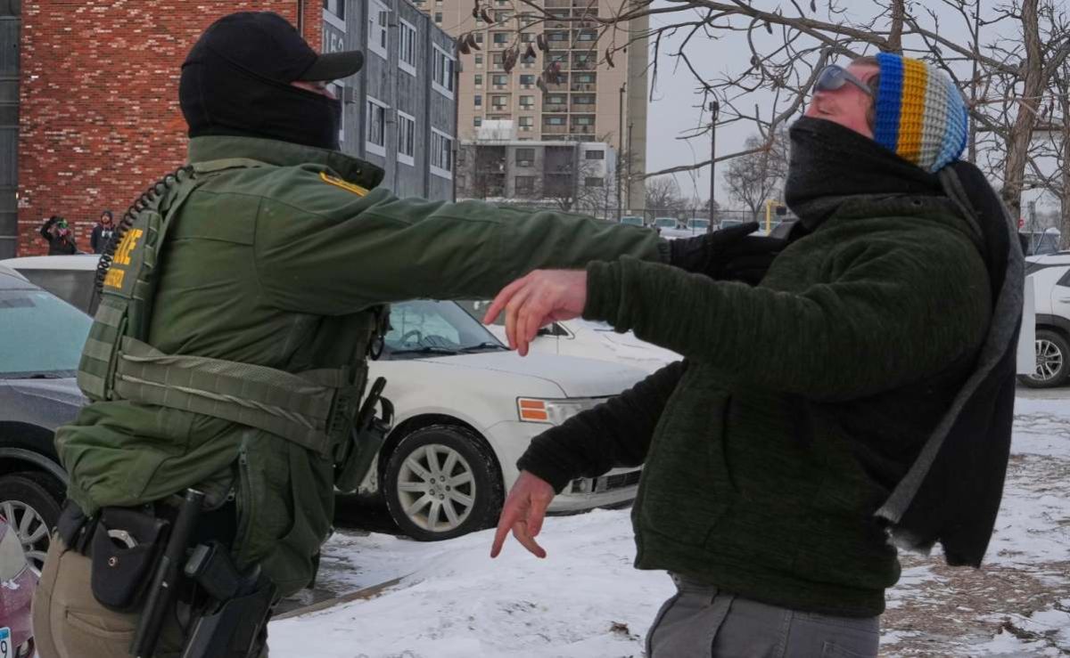 Arrestan-en-Texas-a-agente-del-ICE-acusado-de-disparar-a-un-migrante-venezolano-en-Minneapolis