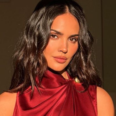 Eiza-Gonzalez-deslumbra-con-vestido-rojo-satinado-en-Instagram