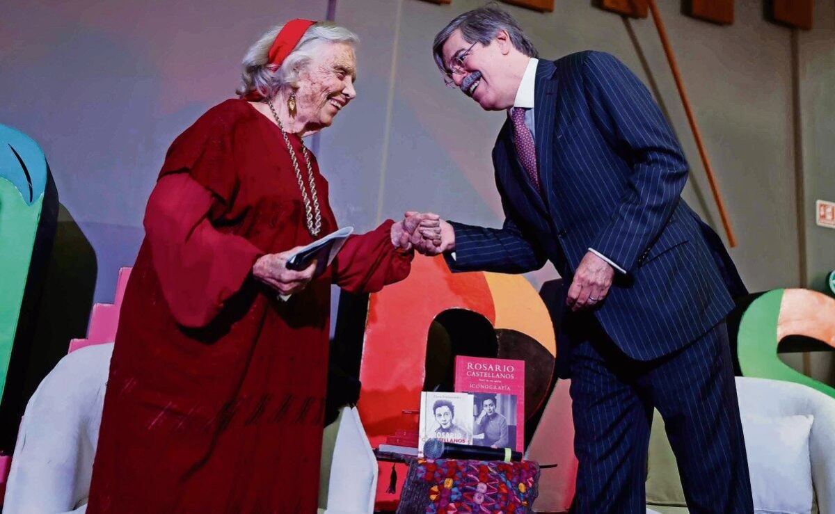 Elena-Poniatowska-presenta-ensayo-sobre-Rosario-Castellanos-en-la-Fiesta-del-Libro-y-la-Rosa