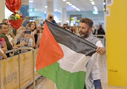 Israel-deporta-a-dos-activistas-de-la-Flotilla-Global-Sumud-tras-su-detencion-en-aguas-internacionales