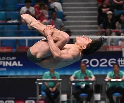 Osmar-Olvera-regresa-a-Mexico-tras-ganar-tres-medallas-en-la-Super-Final-de-la-Copa-del-Mundo-de-Clavados