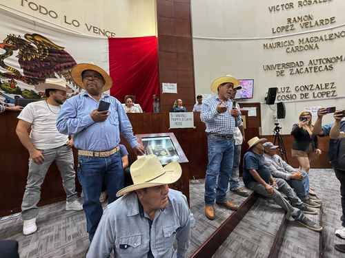 Productores-de-frijol-toman-la-tribuna-del-Congreso-de-Zacatecas-y-exigen-auditoria-en-centros-de-acopio