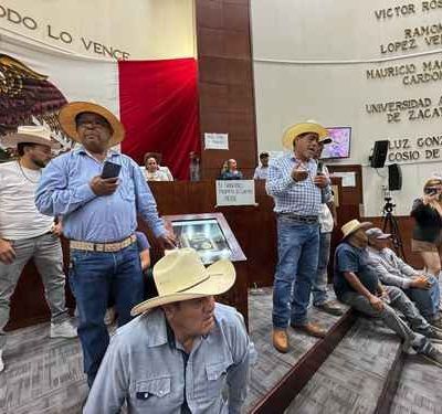 Productores-de-frijol-toman-la-tribuna-del-Congreso-de-Zacatecas-y-exigen-auditoria-y-renuncias