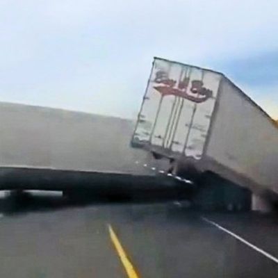 Accidente-entre-tres-traileres-deja-dos-operadores-lesionados-en-carretera-Sonoyta-San-Luis-Rio-Colorado