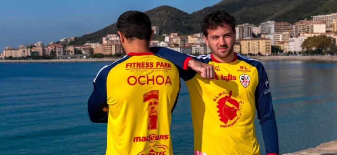 Ajaccio-lanza-jersey-especial-en-homenaje-a-Guillermo-Ochoa