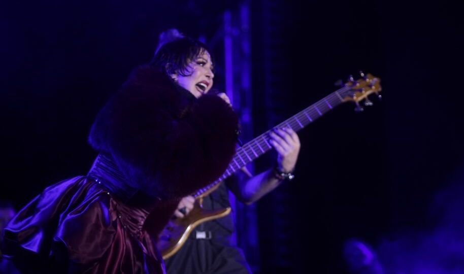 Alejandra-Guzman-rompe-en-llanto-en-la-Feria-de-Tlaxcala-al-recordar-a-Silvia-Pinal