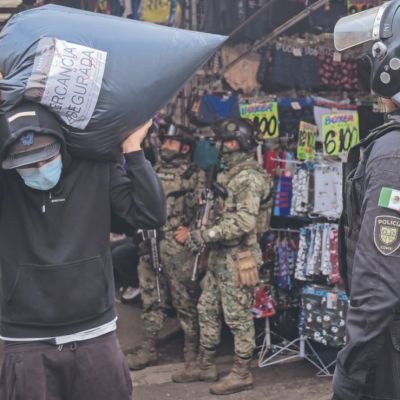 Aseguran-9-mil-18-piezas-de-ropa-presuntamente-apocrifa-en-Tepito