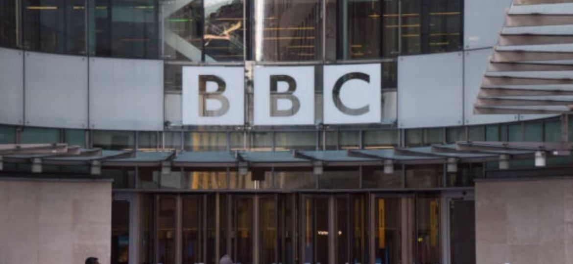 BBC-cerrara-BBC-Three-BBC-Scotland-y-Radio-4-Extra-en-2027-por-recortes