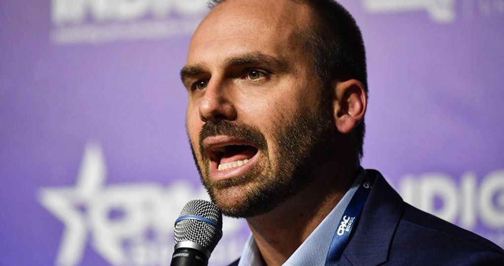 Brasil-ordena-arrestar-a-Eduardo-Bolsonaro-y-ejecutar-su-condena-de-cuatro-anos-y-dos-meses