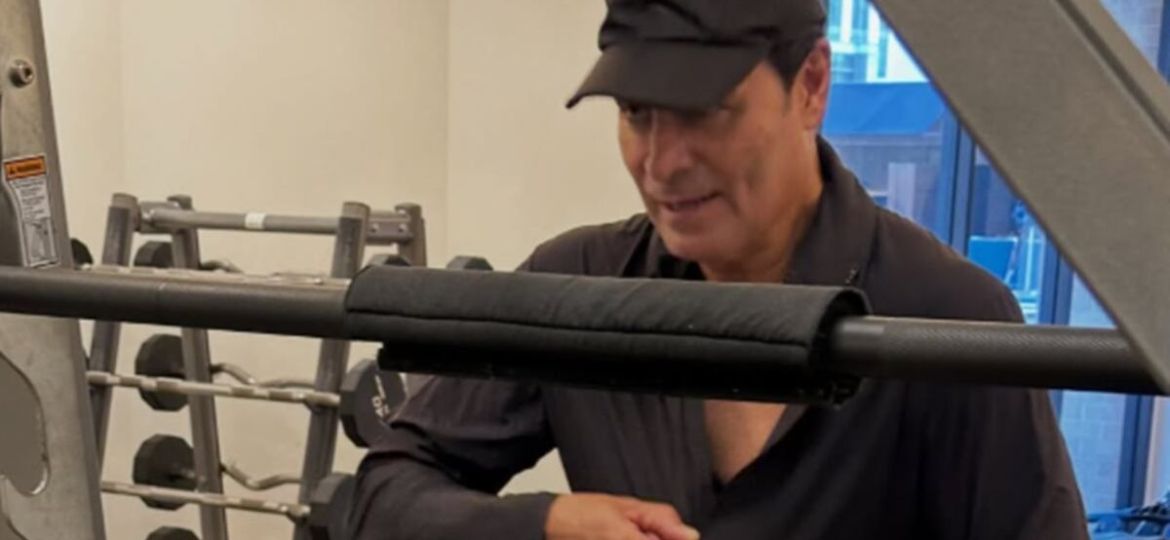 Chayanne-presume-su-fisico-en-el-gimnasio-y-sus-fans-le-piden-que-se-controle
