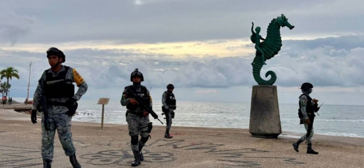 Cierran-playas-de-Puerto-Vallarta-ante-la-cercania-del-huracan-Simon