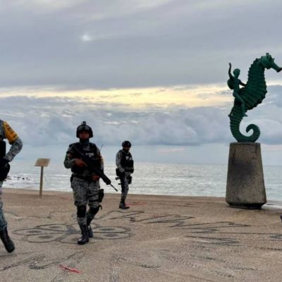 Cierran-playas-de-Puerto-Vallarta-ante-la-cercania-del-huracan-Simon
