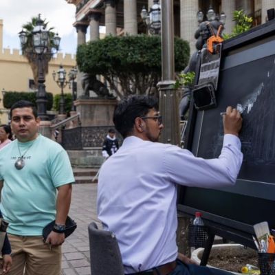 Comerciantes-y-artistas-perciben-ligera-mayor-afluencia-en-el-arranque-del-Cervantino-2026