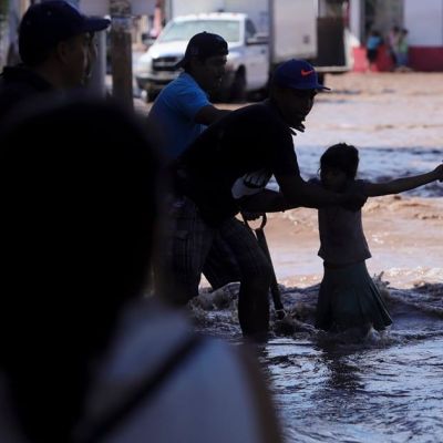 Condominio-en-San-Pancho-queda-en-riesgo-de-colapso-desalojan-a-13-personas