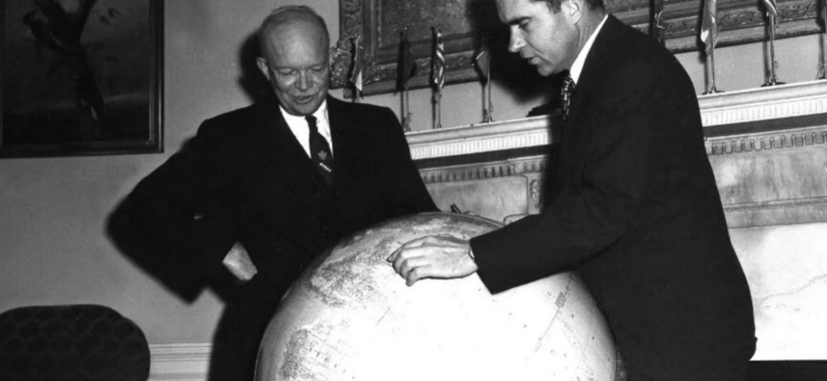 Danan-globo-asociado-con-Eisenhower-durante-traslado-en-el-Pentagono