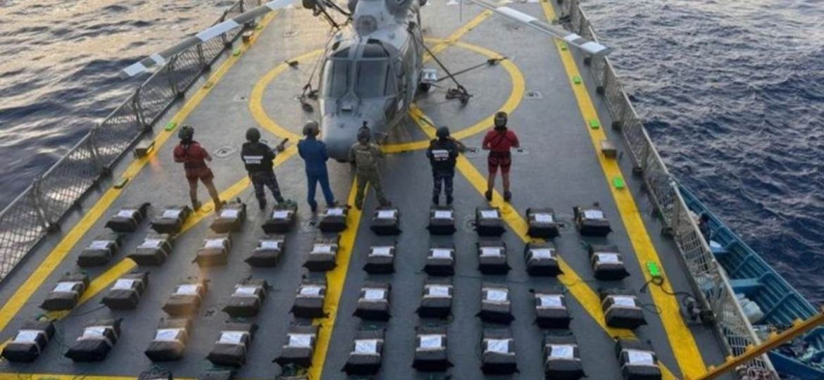 Detienen-a-siete-personas-y-aseguran-1.2-toneladas-de-presunta-cocaina-frente-a-Oaxaca