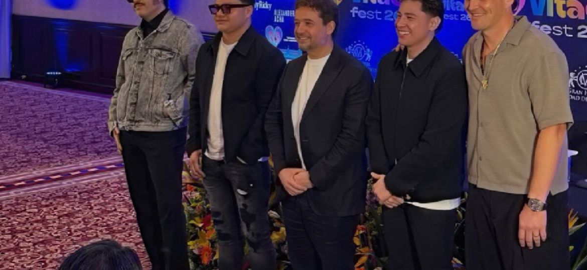Enjambre-Los-Recoditos-y-Alexander-Acha-se-presentaran-en-el-Zocalo-por-el-Vitae-Fest