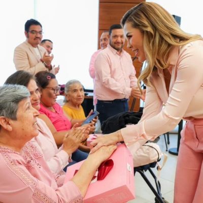 Entregan-protesis-mamarias-gratuitas-a-sobrevivientes-de-cancer-en-Baja-California