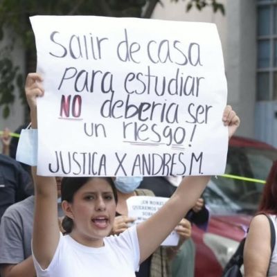 Estudiantes-de-la-UAEM-marchan-en-Cuernavaca-para-exigir-justicia-por-companeros-asesinados
