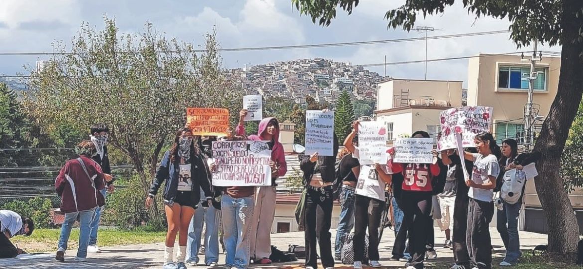 Estudiantes-del-Bachilleres-5-exigen-mejoras-y-atencion-a-denuncias-en-Tlalnepantla