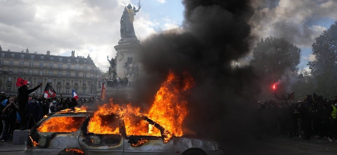 Francia-anuncia-toques-de-queda-parciales-tras-disturbios-y-saqueos