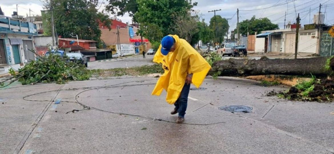 Frente-frio-2-deja-cuatro-mujeres-muertas-tras-colapso-de-una-barda-en-Veracruz