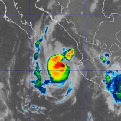 Huracan-Simon-se-mantiene-como-categoria-1-y-afecta-costas-de-Nayarit-Jalisco-y-Sinaloa