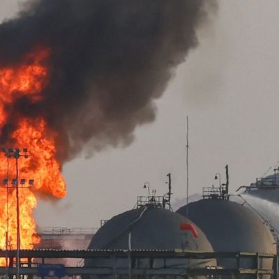 Huties-denuncian-bombardeos-sauditas-contra-Sana-mientras-un-incendio-afecta-una-instalacion-de-Aramco