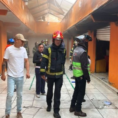 Incendio-consume-locales-en-la-Plaza-Pena-y-Pena-en-el-Centro-Historico
