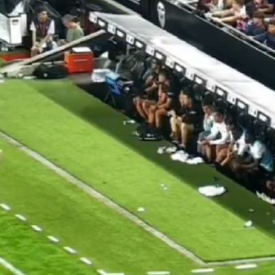 Javier-Aguirre-responde-a-un-aficionado-del-Valencia-¡No-hay-delanteros