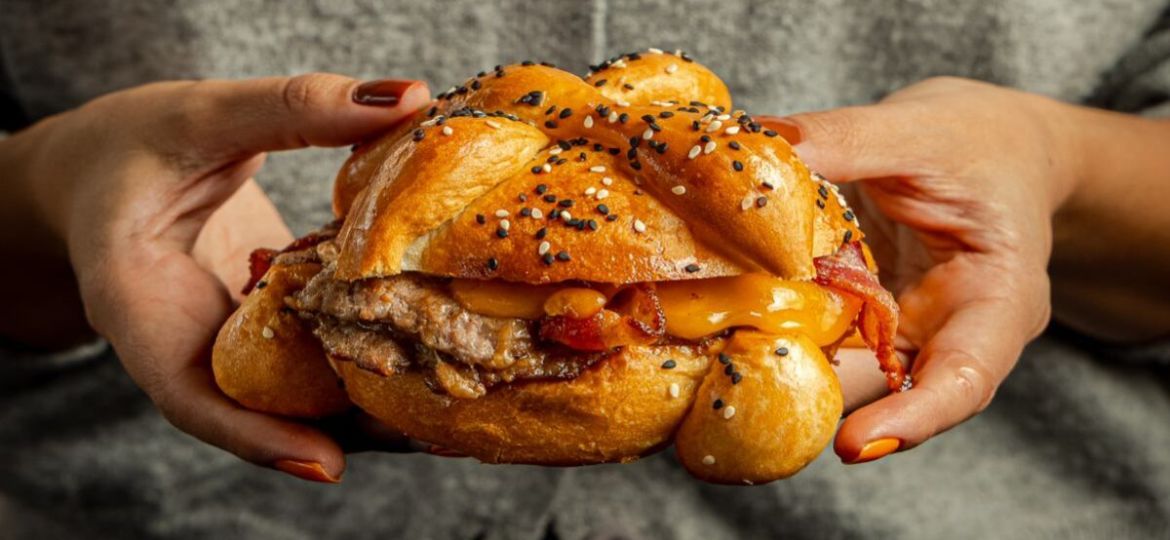 La-hamburguesa-con-pan-de-muerto-que-debes-probar-este-otono