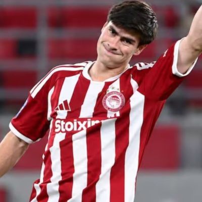 La-‘Hormiga-Gonzalez-regala-su-jersey-a-aficionado-mexicano-tras-triunfo-del-Olympiacos