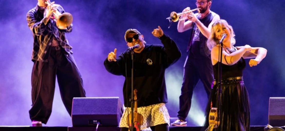Lemon-Bucket-Orkestra-hace-bailar-a-la-Alhondiga-de-Granaditas-en-el-Cervantino