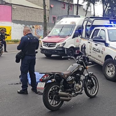 Muere-motociclista-tras-chocar-contra-camion-de-transporte-publico-en-Venustiano-Carranza