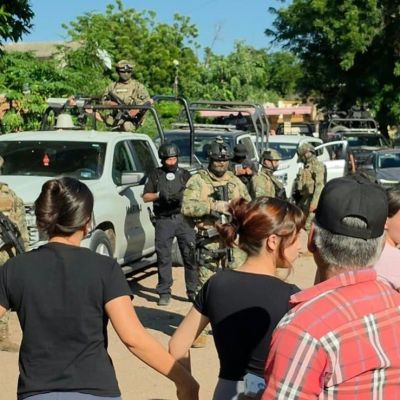 Operativo-federal-en-Laguna-Colorada-desata-altercado-con-habitantes-de-Culiacan