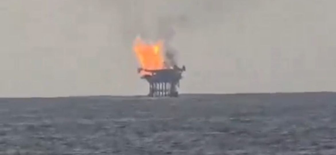 Pemex-reporta-incendio-en-la-plataforma-no-tripulada-Abkatun-H-en-Campeche