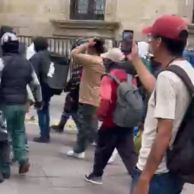 Petardos-y-disturbios-retrasan-marcha-por-agua-limpia-en-Guadalajara