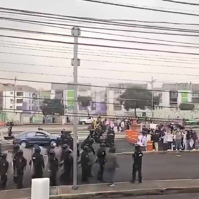 Policias-encauzan-a-trabajadores-del-IMSS-y-liberan-vialidades-en-Eje-3-Oriente-y-Viaducto
