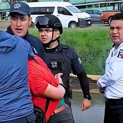 Policias-repliegan-a-trabajadores-del-IMSS-durante-protesta-en-Pachuca