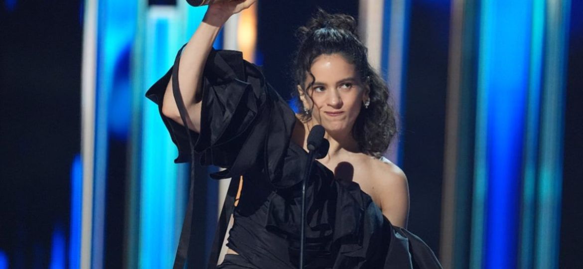 Rosalia-y-Ruben-Blades-destacan-en-los-Premios-Billboard-2026-con-un-llamado-a-la-union-latina