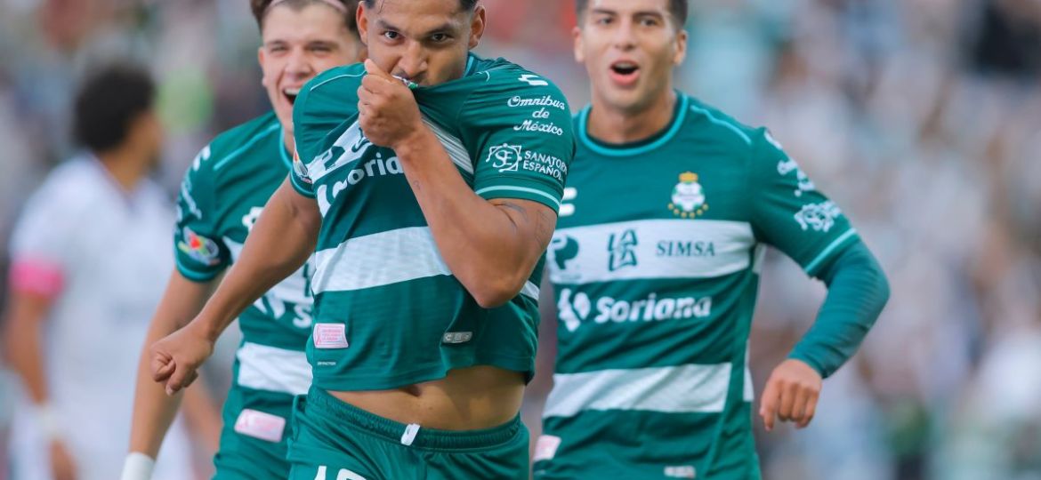 Santos-Laguna-golea-5-0-a-Queretaro-y-suma-cinco-victorias-consecutivas