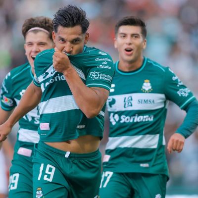 Santos-Laguna-golea-5-0-a-Queretaro-y-suma-cinco-victorias-consecutivas