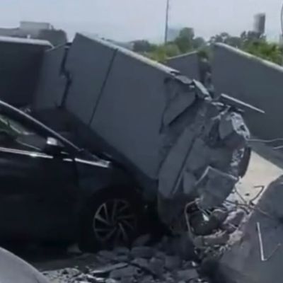Se-desploma-puente-peatonal-sobre-un-automovil-en-avenida-Constitucion-de-Monterrey