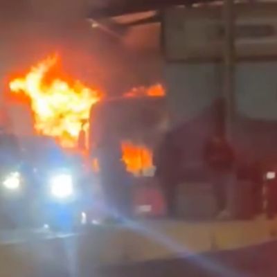 Se-incendia-unidad-del-Metrobus-en-la-estacion-Escuadron-201-de-la-Linea-5