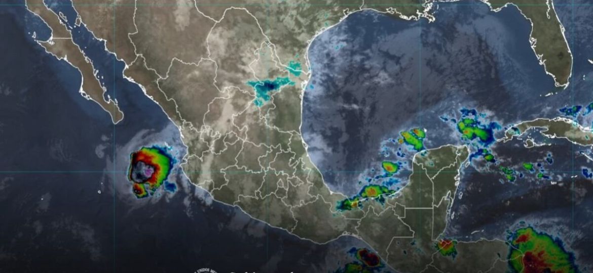 Tormenta-tropical-Trudy-se-aleja-de-Mexico-pero-mantiene-lluvias-y-oleaje-elevado